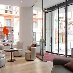 Ours Blanc - Wilson 4*