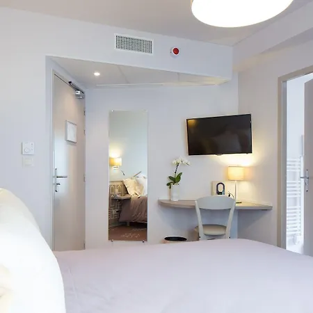 Ours Blanc - Wilson 4*