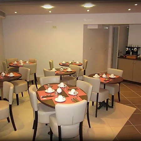 Ours Blanc - Wilson 4* Tolosa
