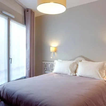 Ours Blanc - Wilson 4*