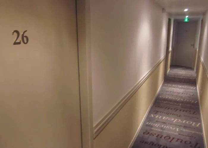 Отель Ours Blanc - Wilson Тулуза