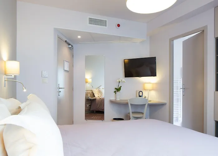 Ours Blanc - Wilson 4*