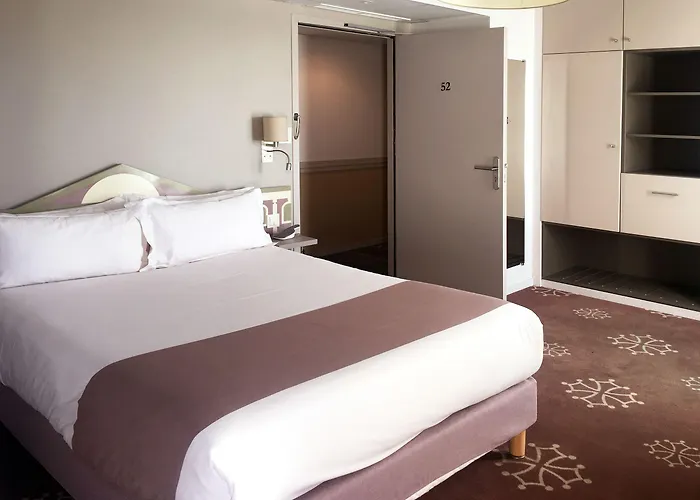 Отель Ours Blanc - Wilson 4*