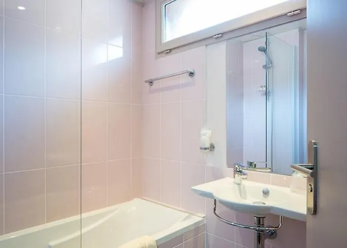 Ours Blanc - Wilson 4*